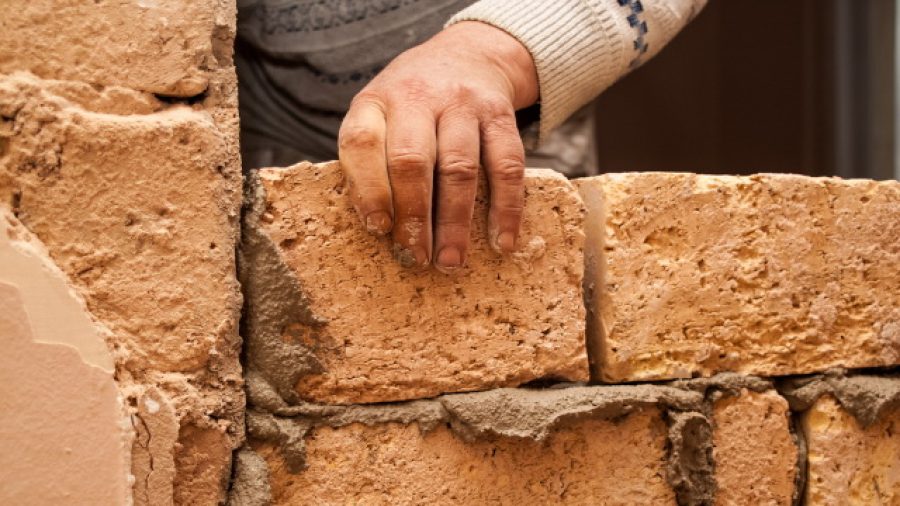 Flat renovation master agrees brick on brick says partition wall mortar on bricks